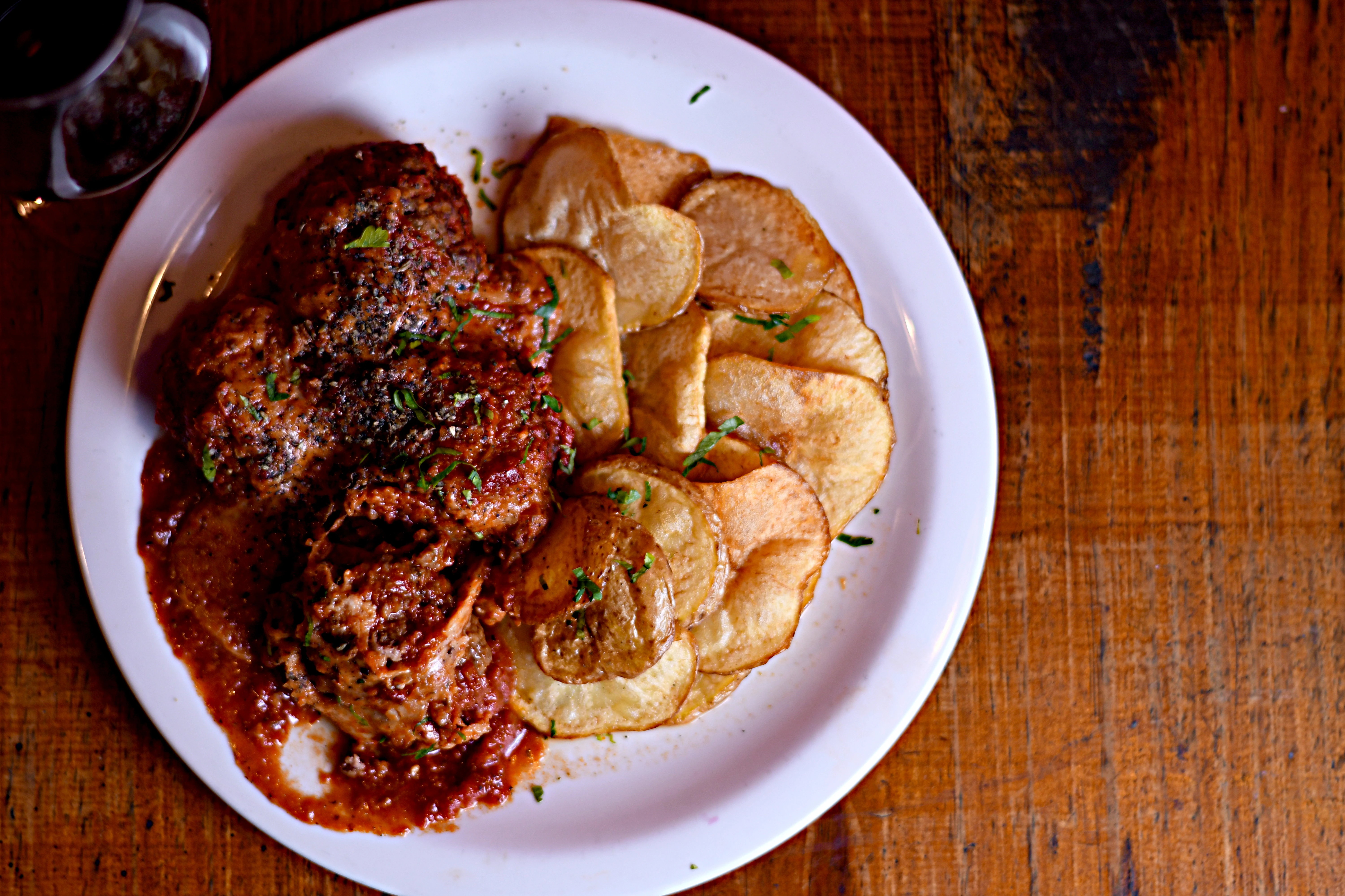ALBONDIGAS NAPO + PAPA ROSTY+ BUÑELOS DE ACELGA +  2 BEBIDAS (CERVEZA, VERMU, COPA DE VINO, LIMONADA)